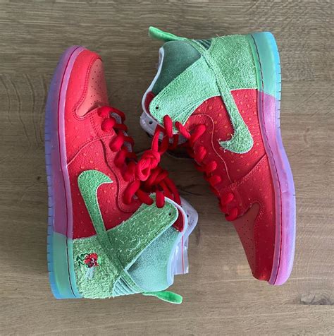 nike strawberry dunks|nike sb strawberry cough.